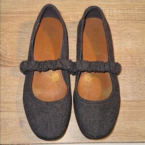 Blowfish Mary Jane flats 8 like new slip on